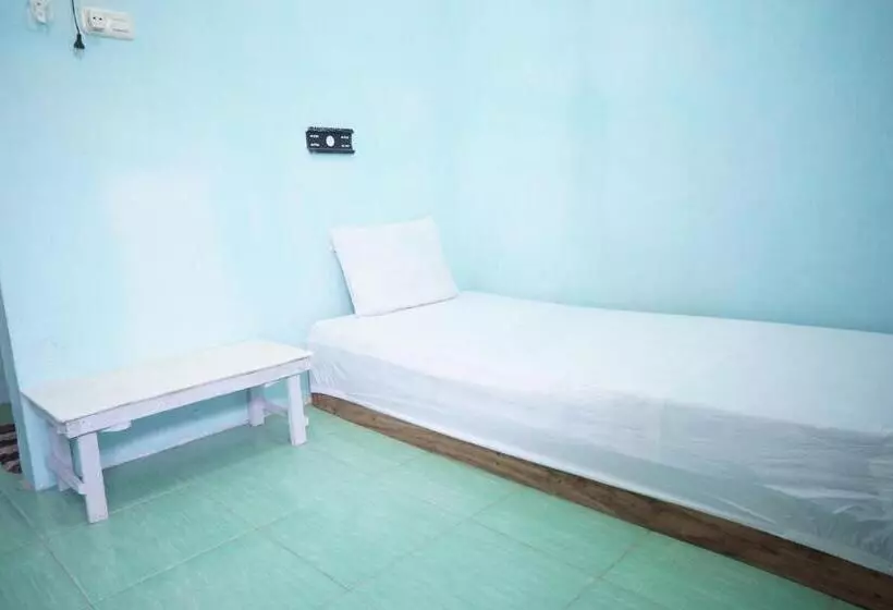 Hotelli Oyo Life 93017 Kost H Soeroso