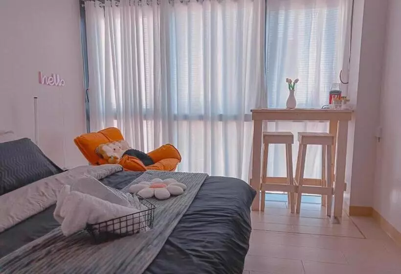پانسیون Casabay Suite Eastwood Staycation