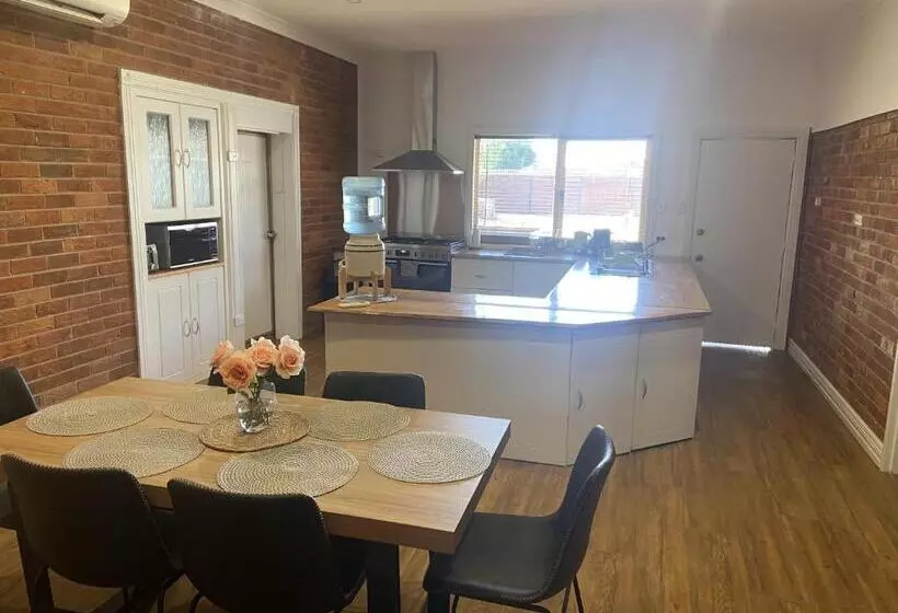 Majatalo Perrington Estate