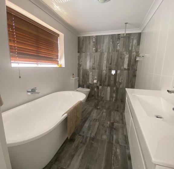 펜션 Perrington Estate