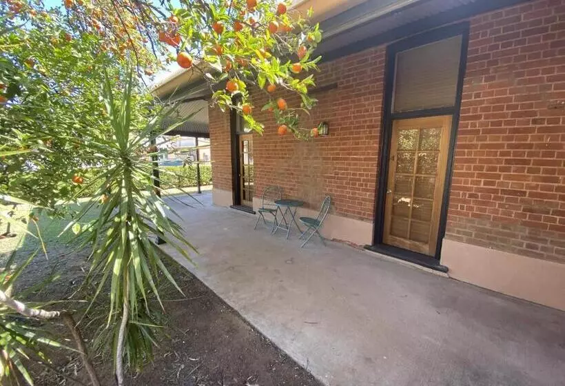 Majatalo Perrington Estate