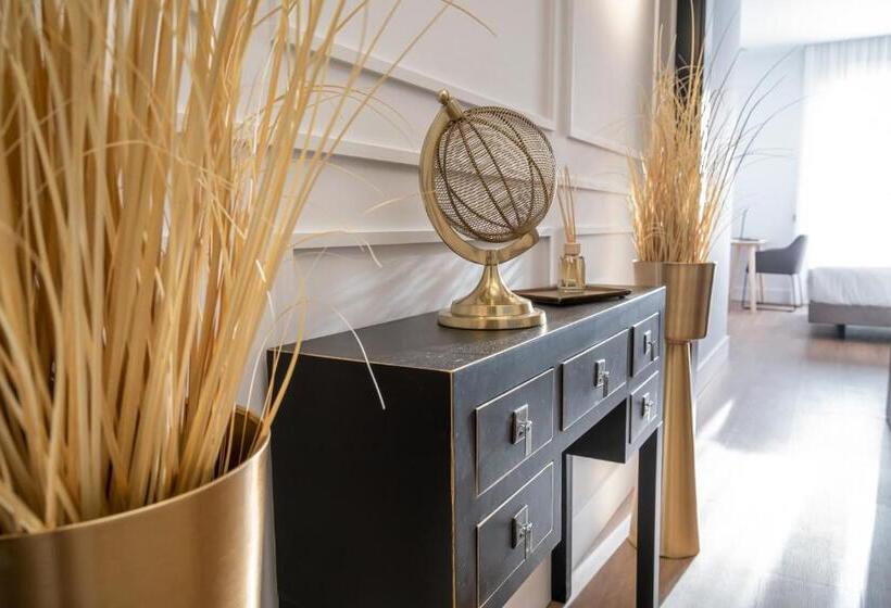 پانسیون Principe De Vergaras Lujo En El Centro De Logroño