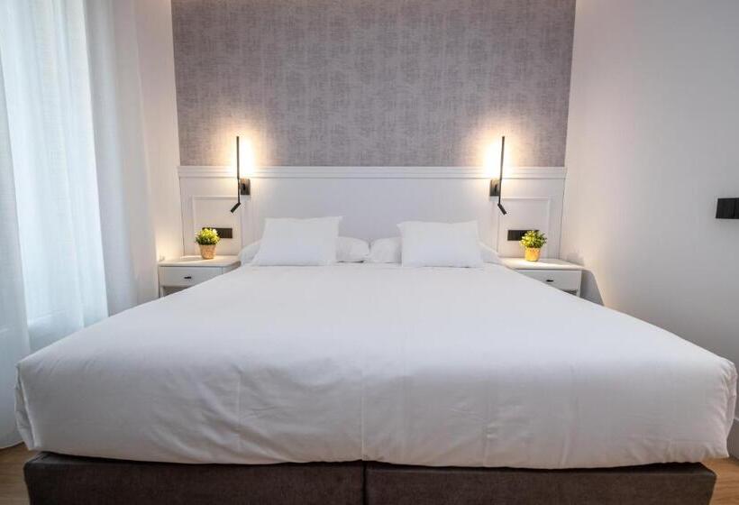 پانسیون Principe De Vergaras Lujo En El Centro De Logroño