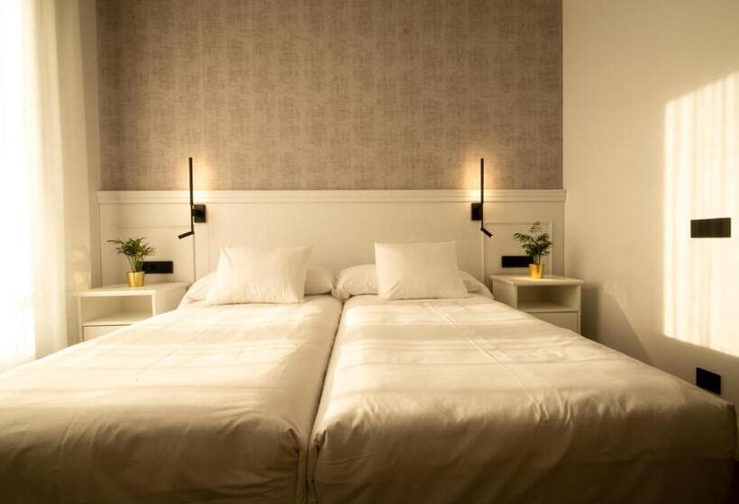 پانسیون Principe De Vergaras Lujo En El Centro De Logroño