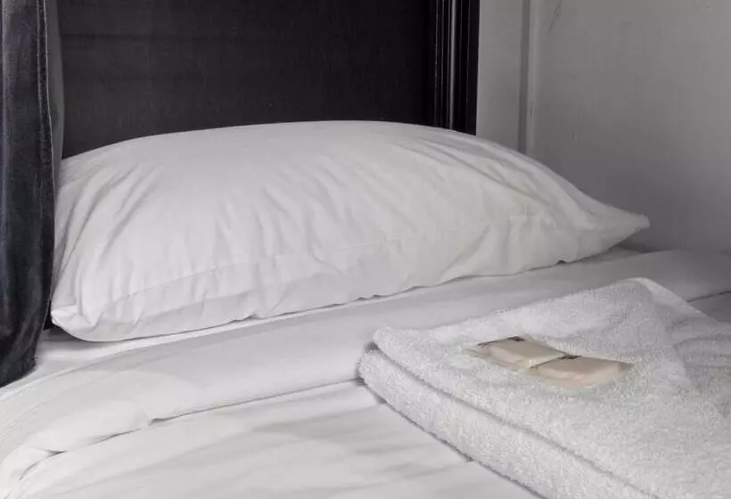 هاستل Azzurro Pod Hotel   City Darling Harbour