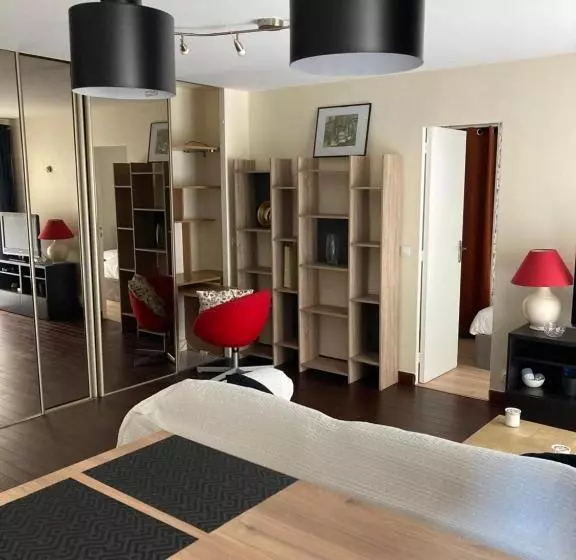 تختخواب و صبحانه Cosy Clichy Parc Salengro