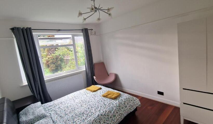 مبيت وإفطار Ritzs Place