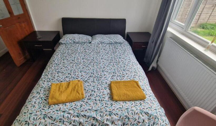 مبيت وإفطار Ritzs Place