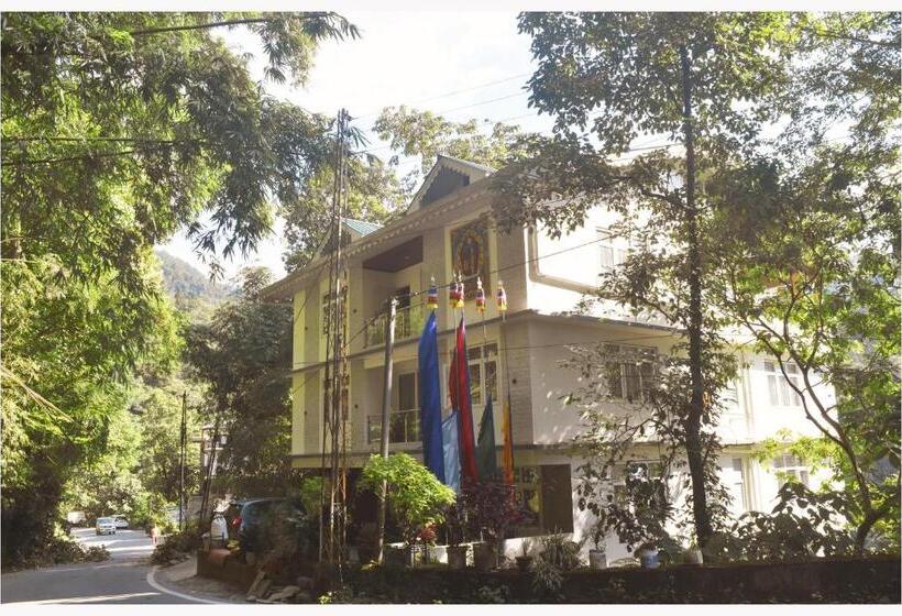 בית מלון כפרי Dug Inn