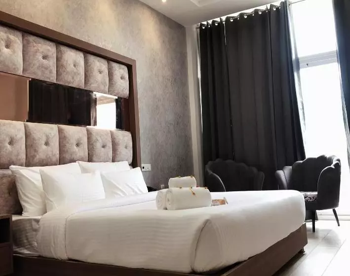 Hotelli Spt Clarks Inn Suite, Mandi