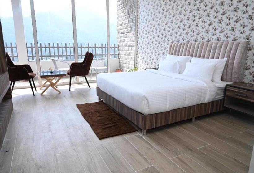 Hotel Spt Clarks Inn Suite, Mandi