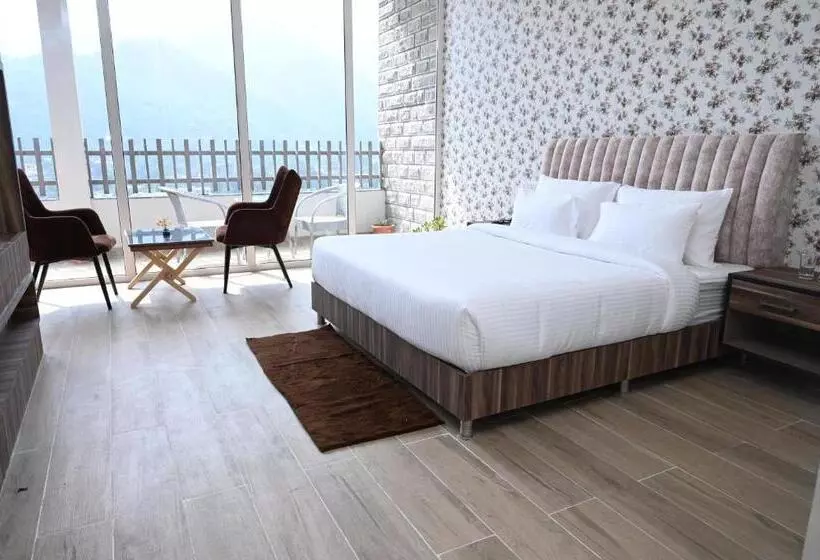 Hotelli Spt Clarks Inn Suite, Mandi