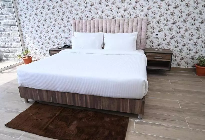 Hotelli Spt Clarks Inn Suite, Mandi