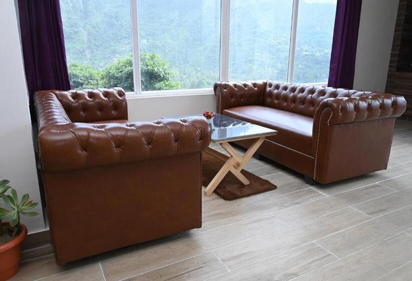 Hotel Spt Clarks Inn Suite, Mandi