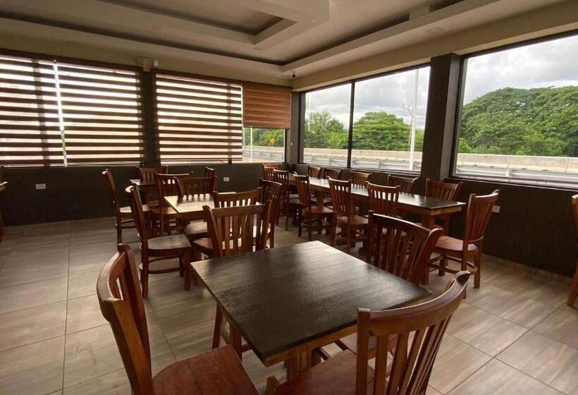 هتل Y Restaurante Maria Ofelia