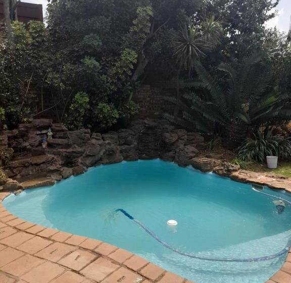 膳宿费 Chappel Hide Out