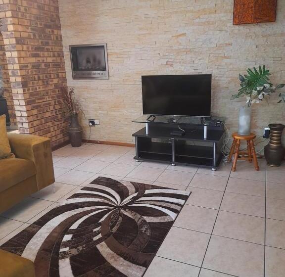 膳宿费 Chappel Hide Out