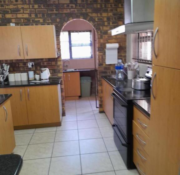 膳宿费 Chappel Hide Out