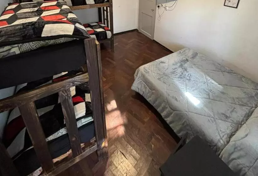 ペンション Hostel Mendosol