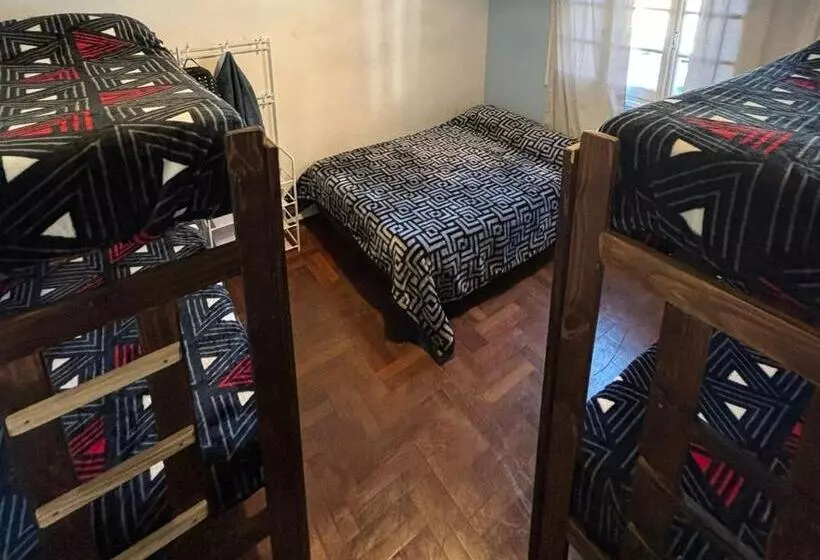 ペンション Hostel Mendosol