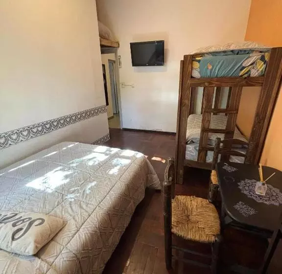 ペンション Hostel Mendosol