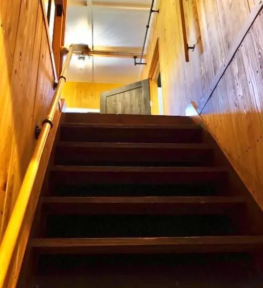 ペンション Hostel+cafe たね