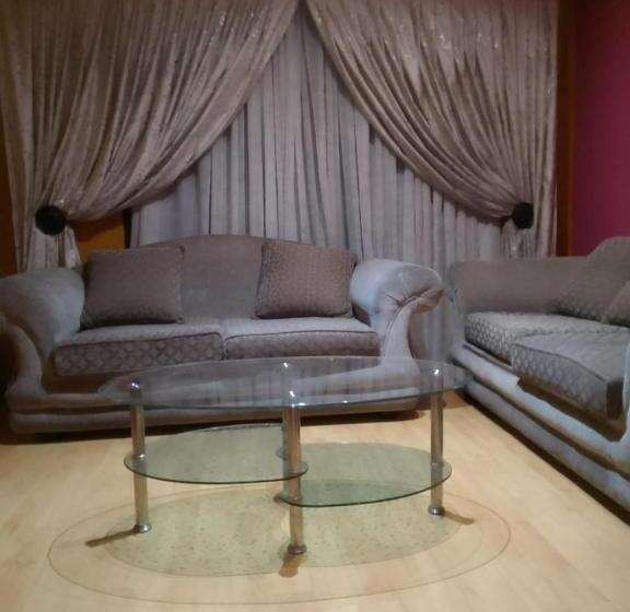 פנסיון Kathorus Short Term Rentals