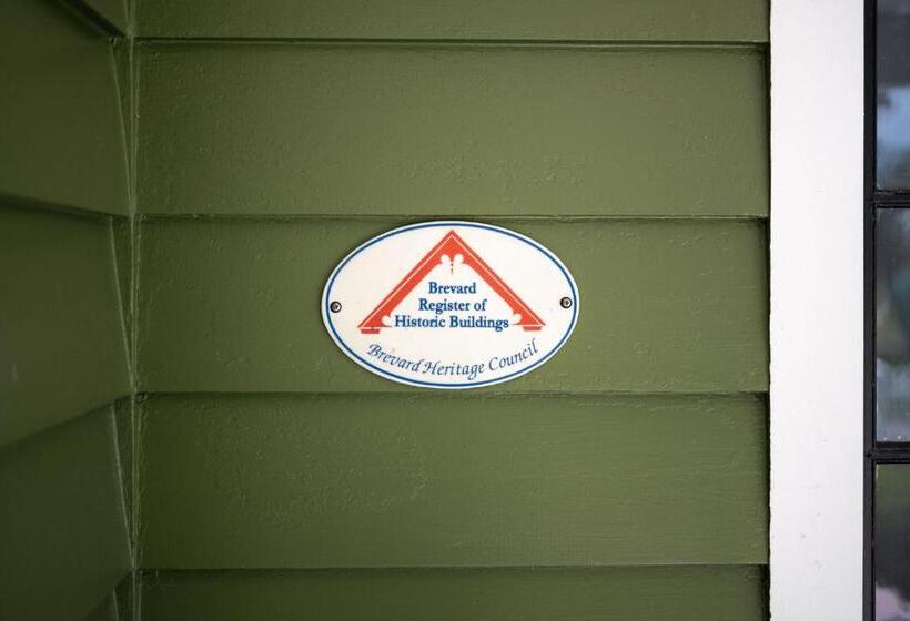 پانسیون Noi Nest Home + Pool + Suites