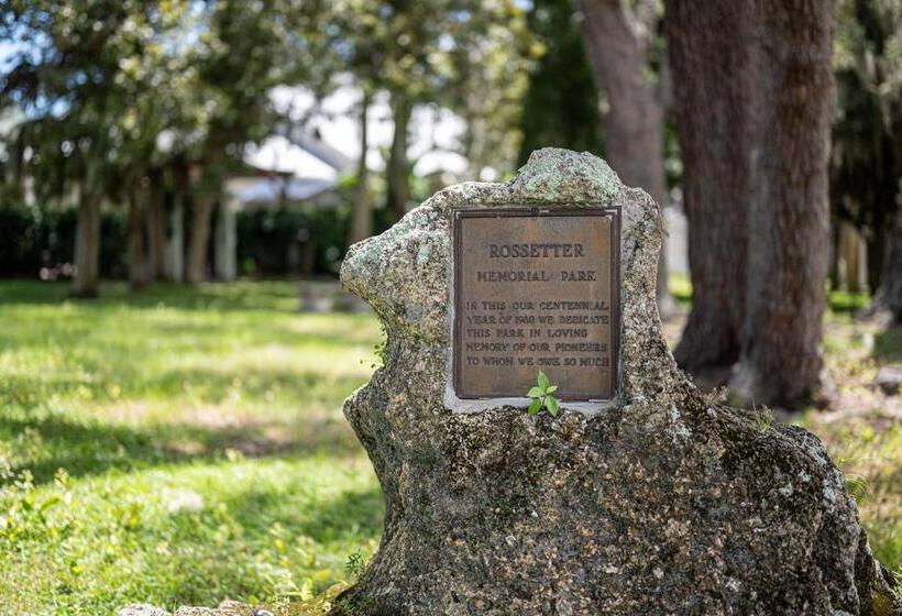 پانسیون Noi Nest Home + Pool + Suites