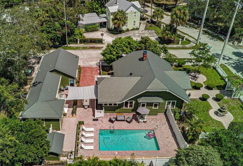 پانسیون Noi Nest Home + Pool + Suites