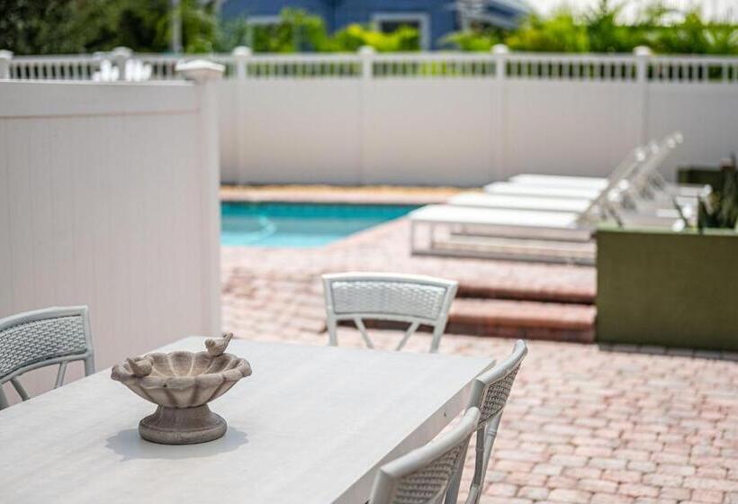 پانسیون Noi Nest Home + Pool + Suites