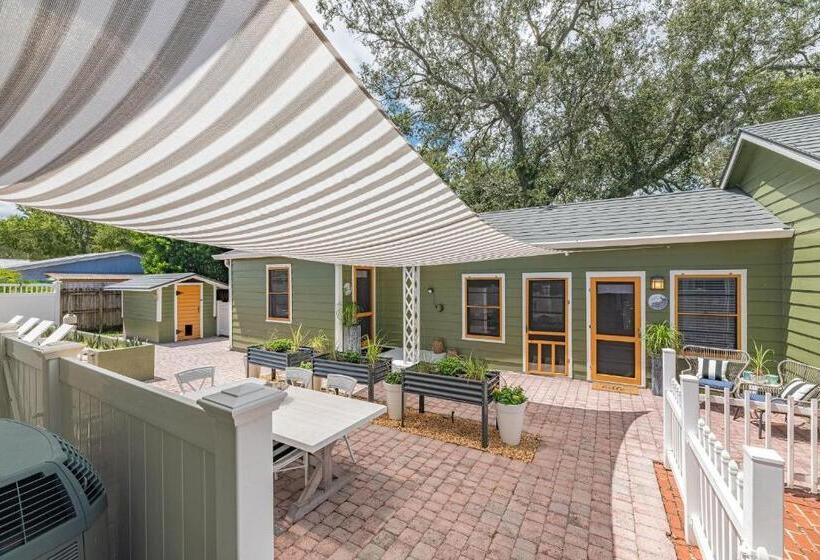 پانسیون Noi Nest Home + Pool + Suites