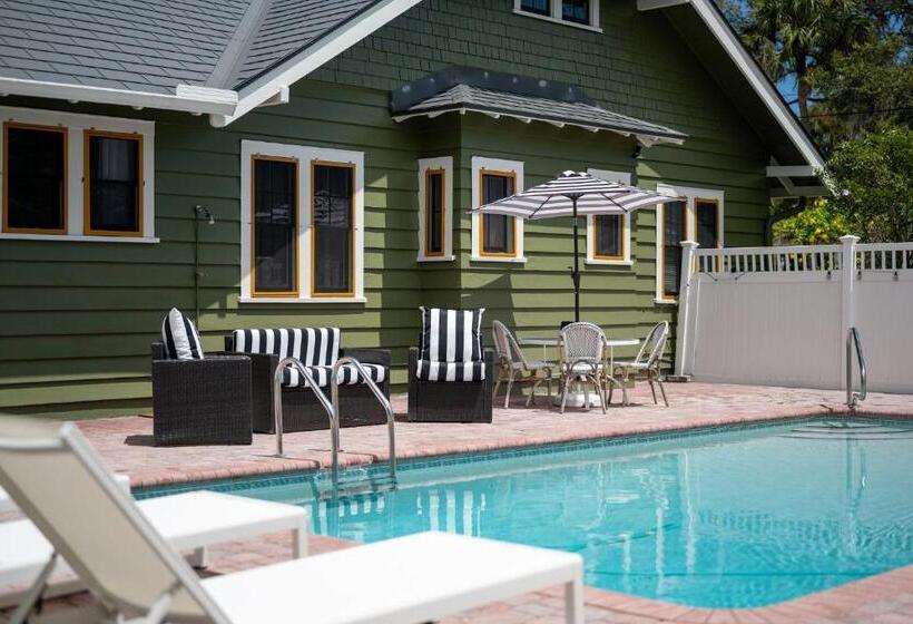 پانسیون Noi Nest Home + Pool + Suites