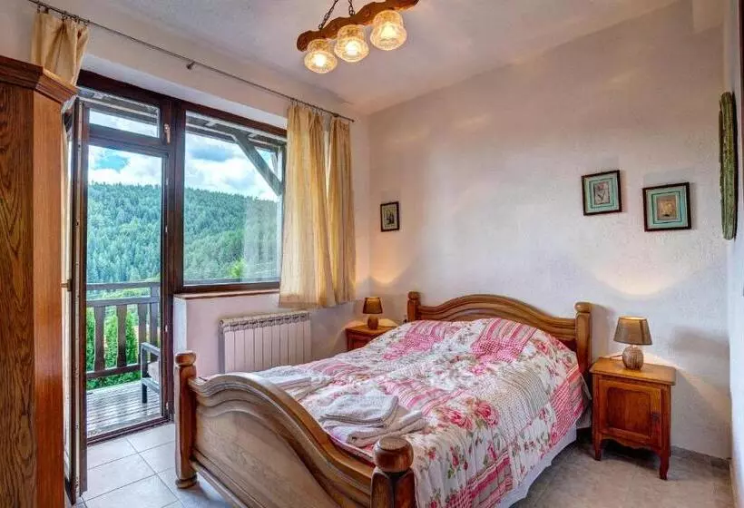 ペンション The Pine Levochevo   Guesthouse And Coworking Space