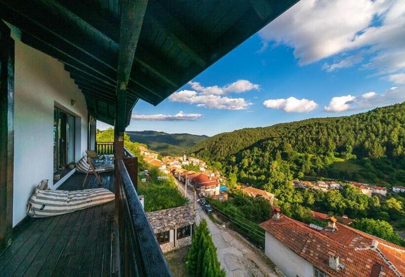 膳宿费 The Pine Levochevo Guesthouse And Coworking Space