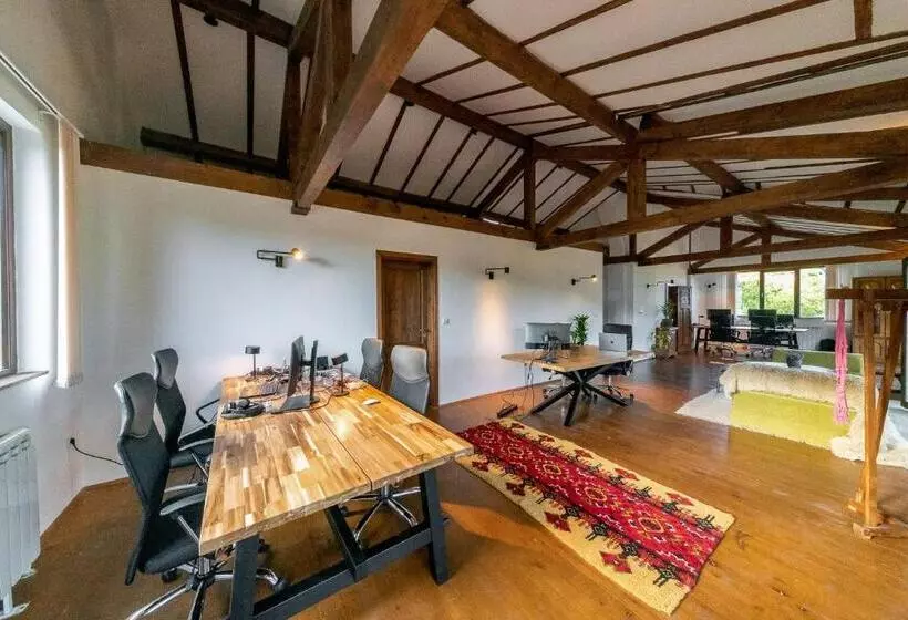 ペンション The Pine Levochevo   Guesthouse And Coworking Space