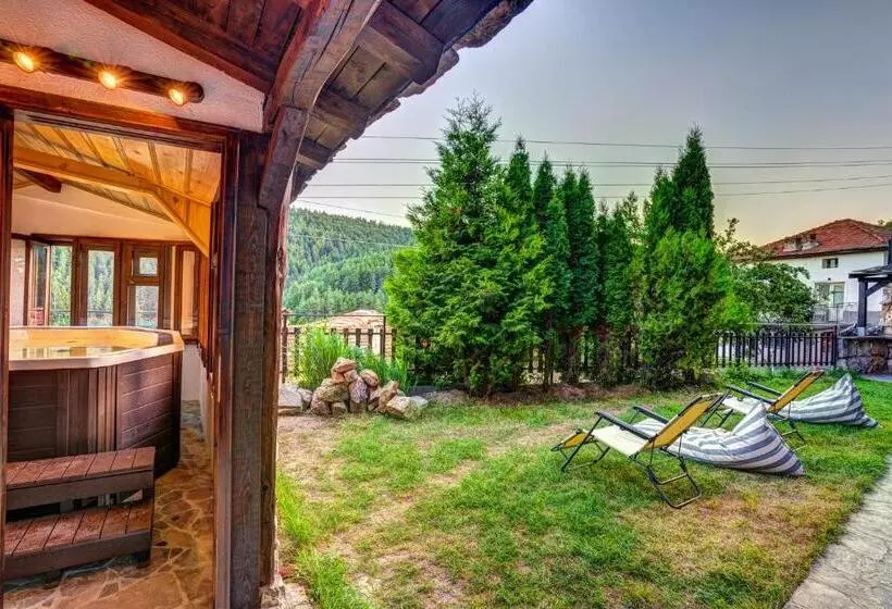 ペンション The Pine Levochevo   Guesthouse And Coworking Space