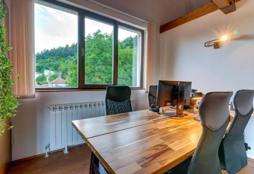 ペンション The Pine Levochevo   Guesthouse And Coworking Space