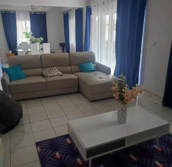 پانسیون Villa Saphira