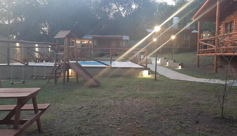 ユースホステル Cabañas Samay