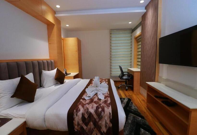 Country Green Hotel & Banquet