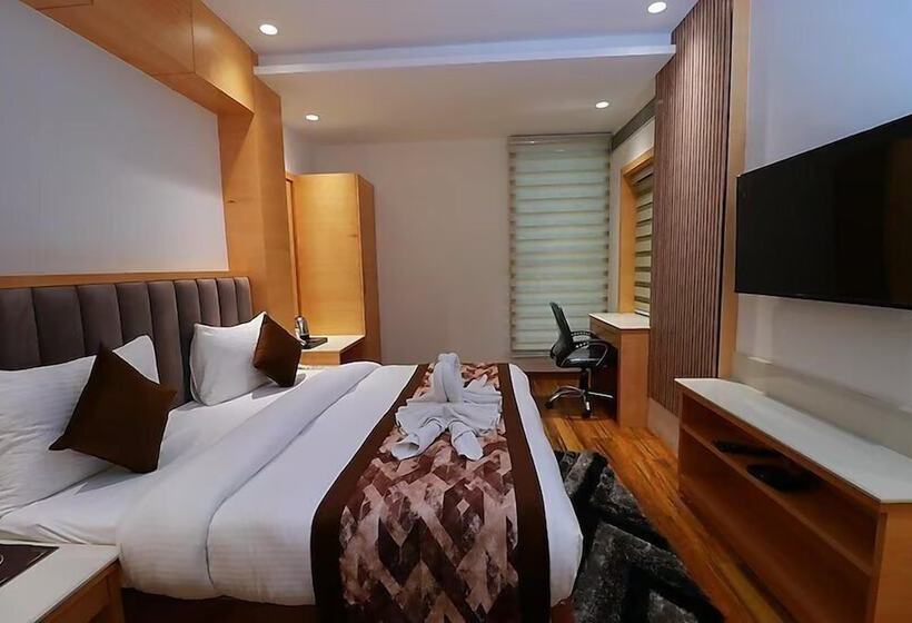 Country Green Hotel & Banquet