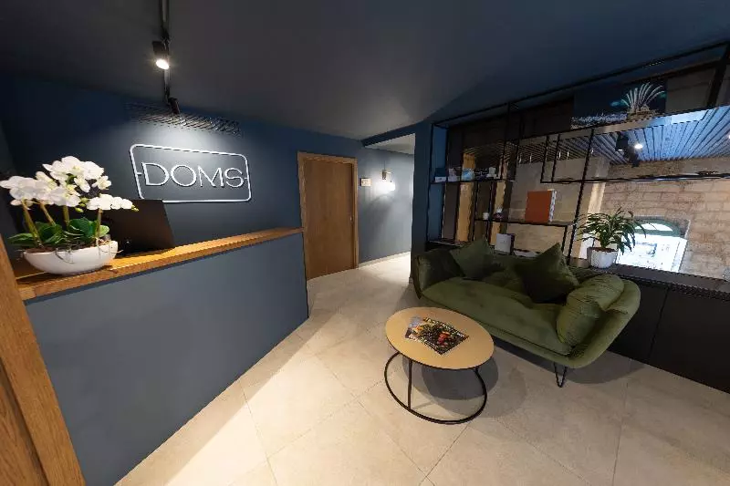 هتل Doms Boutique Living