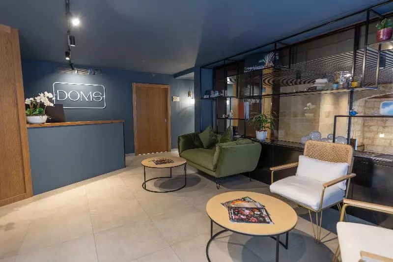 هتل Doms Boutique Living