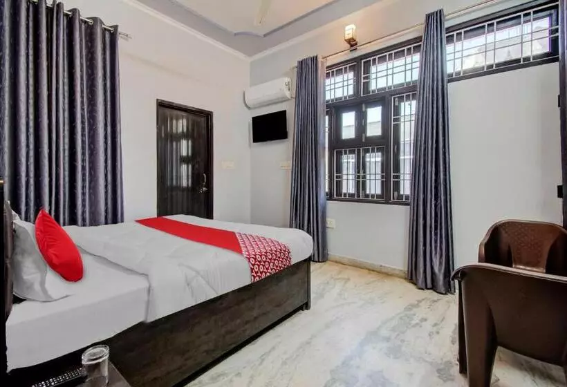 Hotelli Oyo Flagship 81130 Vanya Guest House