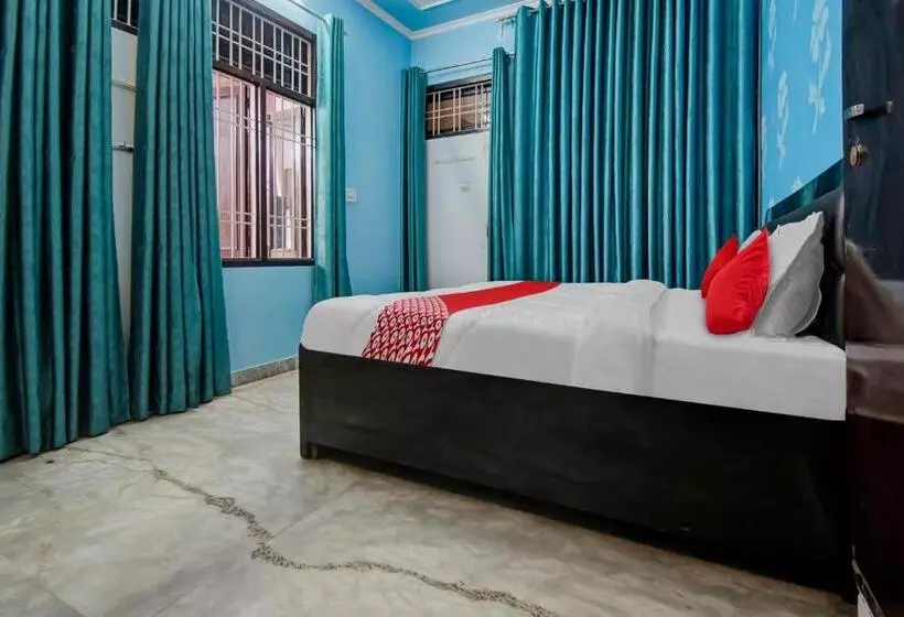 Hotelli Oyo Flagship 81130 Vanya Guest House