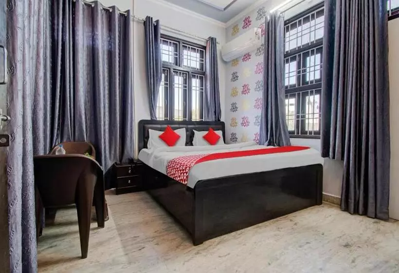 Hotelli Oyo Flagship 81130 Vanya Guest House