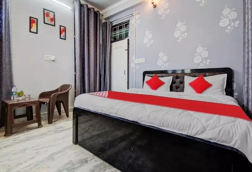 Hotelli Oyo Flagship 81130 Vanya Guest House