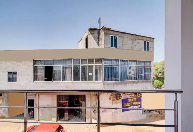 Hotelli Oyo Flagship 81130 Vanya Guest House