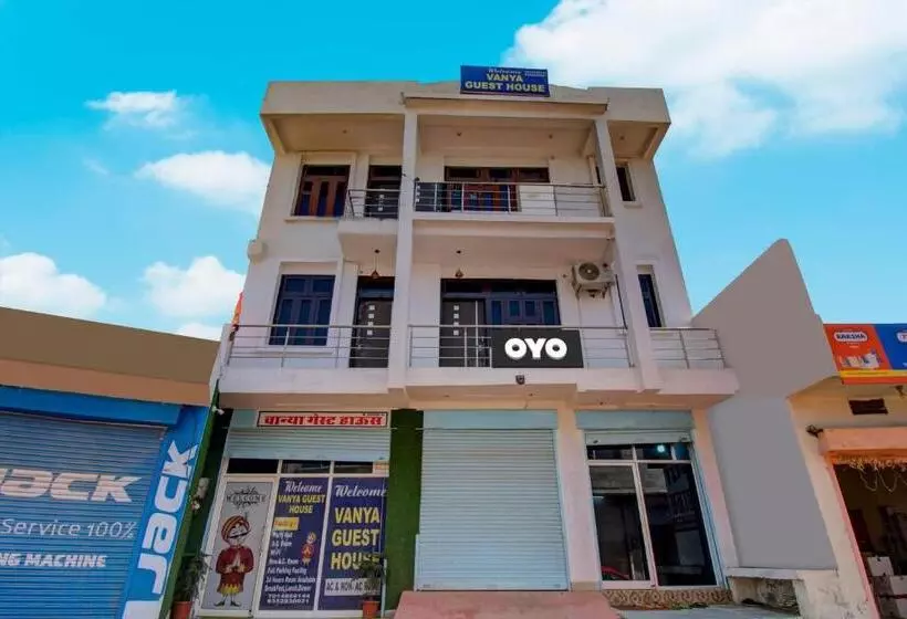 Hotelli Oyo Flagship 81130 Vanya Guest House